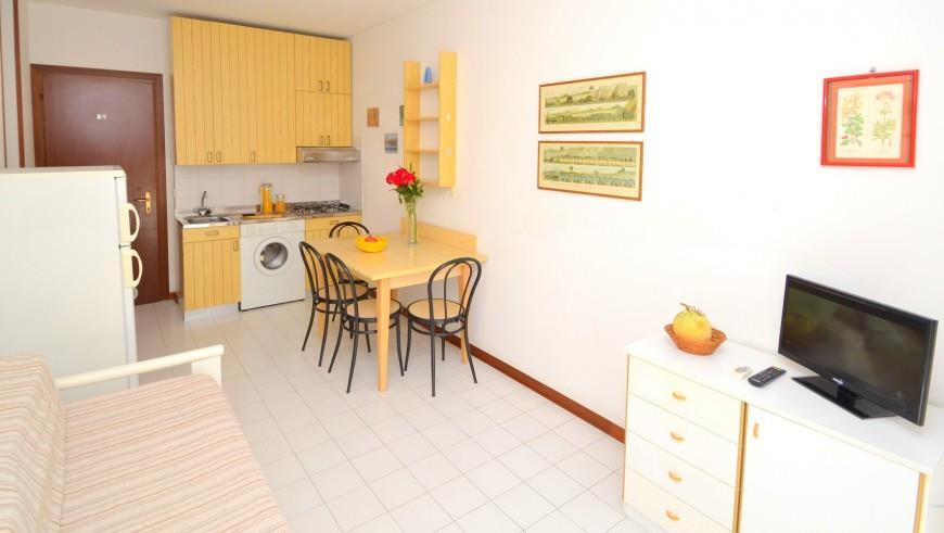 apartmánový dom Gemini s bazénom a záhradou v časti Pineda v Bi