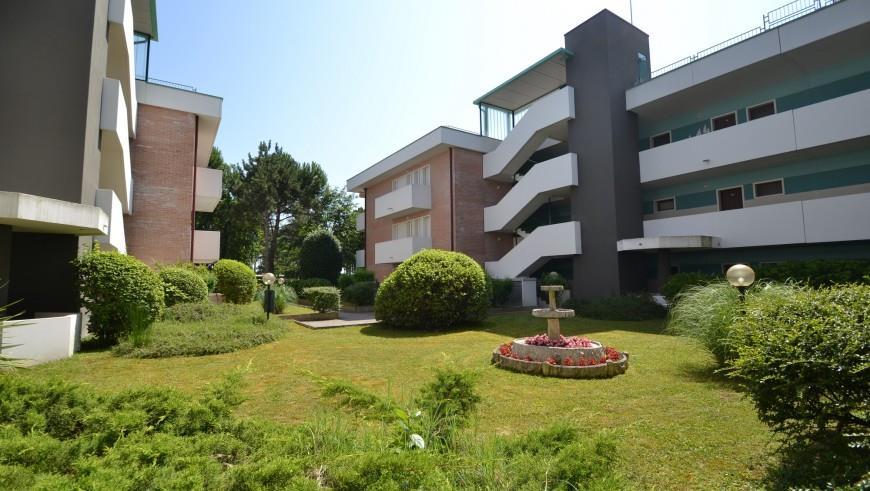 apartmánový dom Gemini s bazénom a záhradou v časti Pineda v Bi