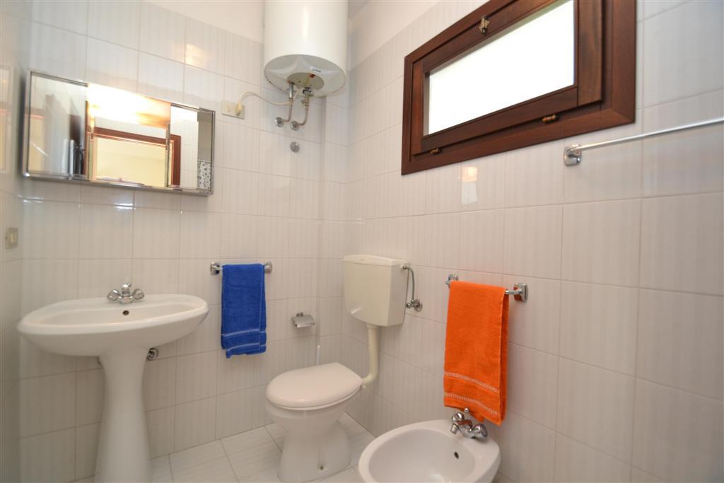 apartmánový dom Gemini s bazénom a záhradou v časti Pineda v Bi