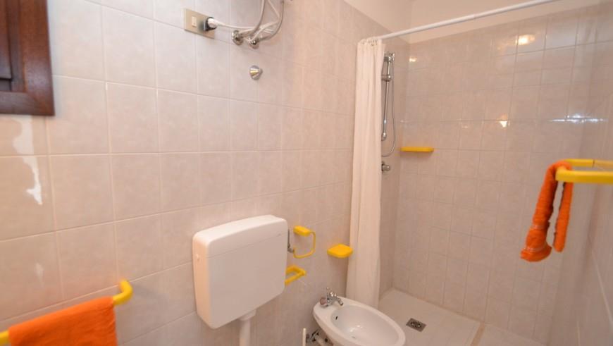 apartmánový dom Gemini s bazénom a záhradou v časti Pineda v Bi