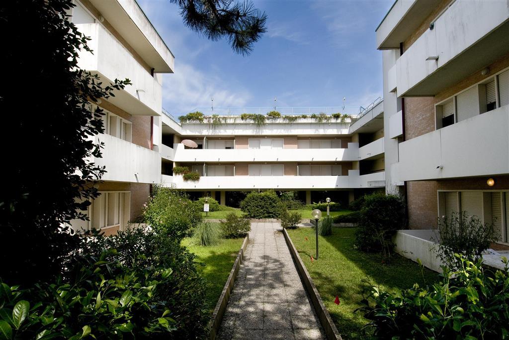 apartmánový dom Gemini s bazénom a záhradou v časti Pineda v Bi