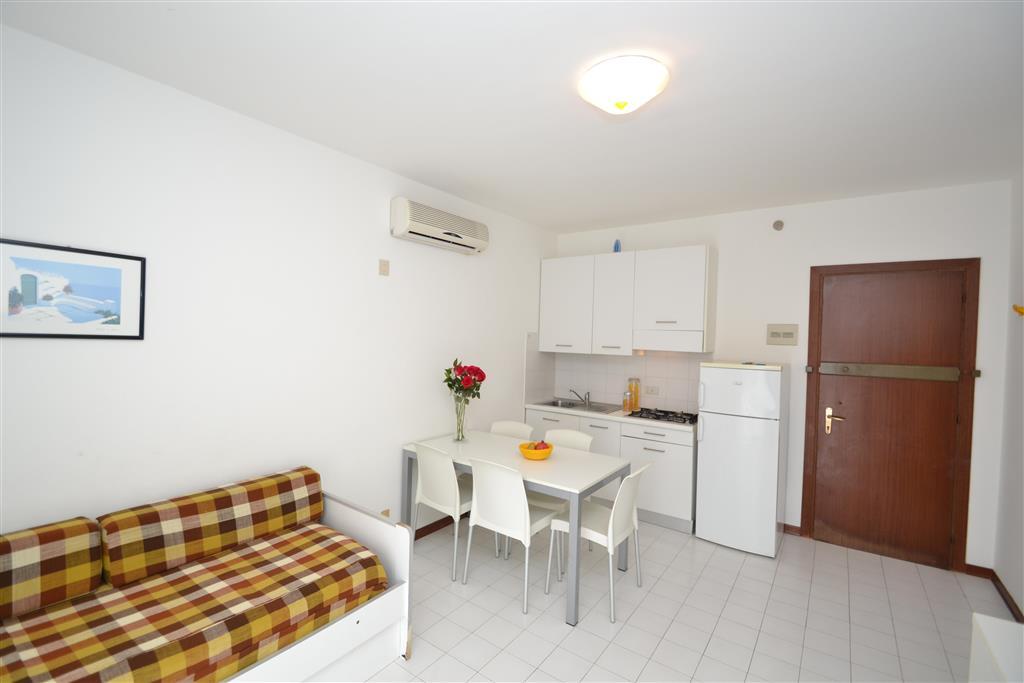 apartmánový dom Gemini s bazénom a záhradou v časti Pineda v Bi