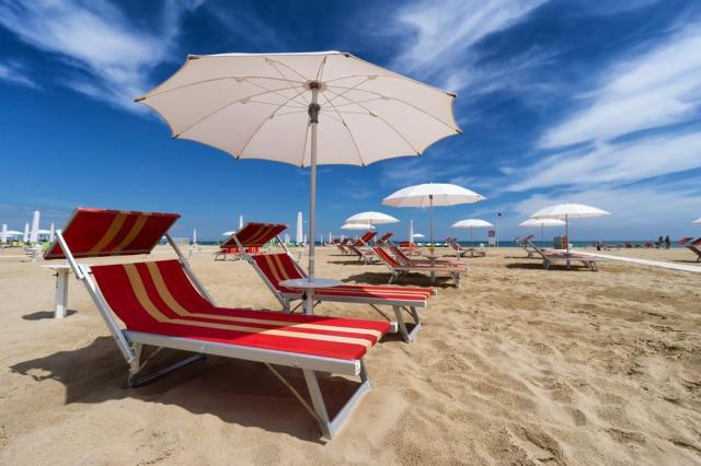 apartmánový dom Gemini s bazénom a záhradou v časti Pineda v Bi
