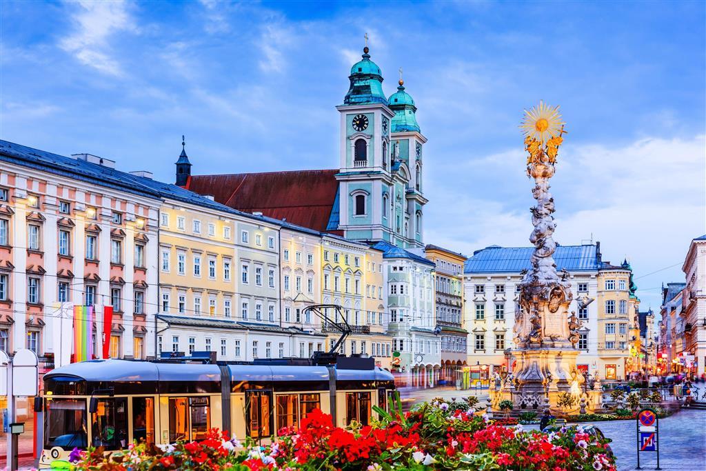 CK , autobusový poznávací zájazd, Česko a Rakúsko, Linz, histor