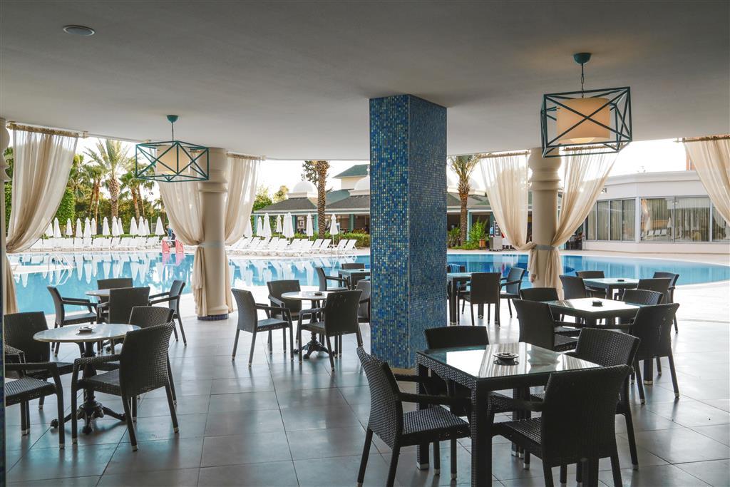 Insula Resort - terasa pri bazéne - letecký zájazd CK - Tureck