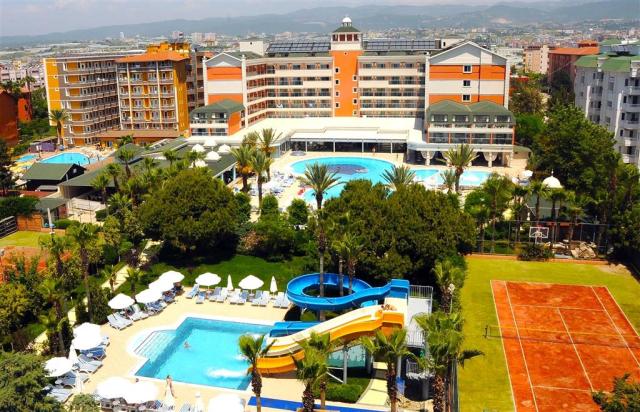 Insula Resort