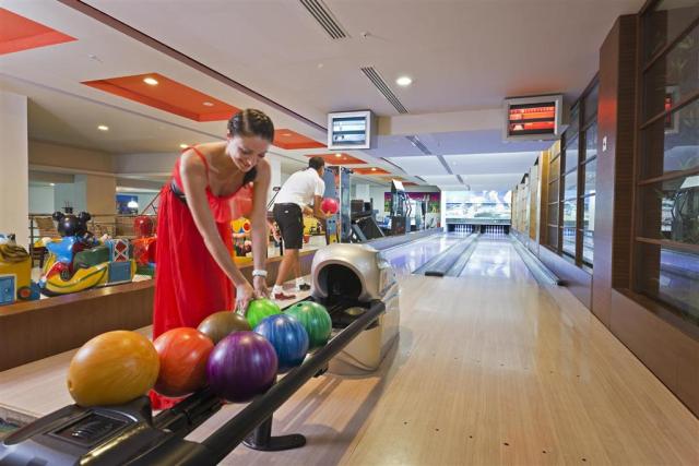 Limak Lara Deluxe - bowling - letecký zájazd CK  - Turecko, Lar