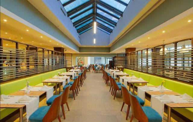 Limak Lara Deluxe - reštaurácia - letecký zájazd CK  - Turecko,