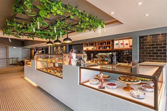 Limak Lara Deluxe - cukráreň - letecký zájazd CK  - Turecko, La