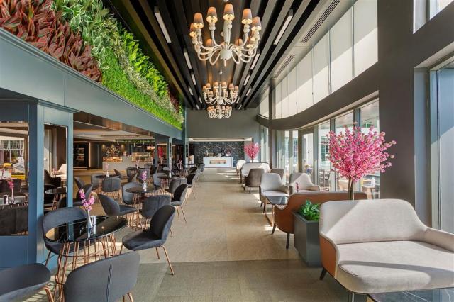 Limak Lara Deluxe - terasa - letecký zájazd CK  - Turecko, Lara