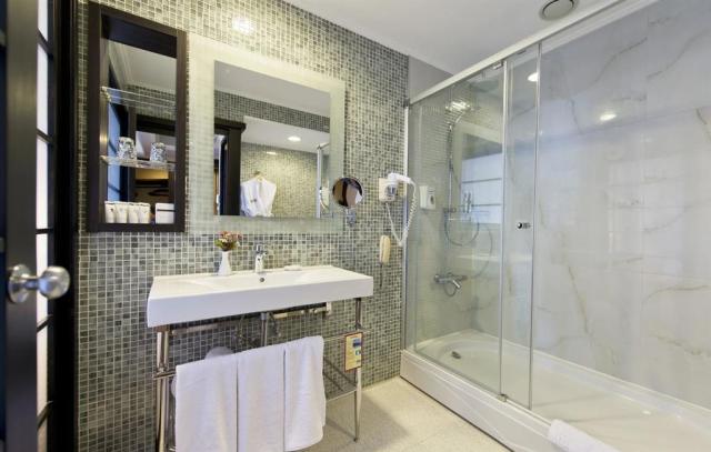 Limak Lara Deluxe - kúpeľňa - letecký zájazd CK  - Turecko, Lar