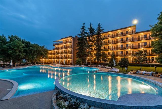 Hotel Belitsa - bazén - letecký a  autobusový zájazd CK  - Bulh