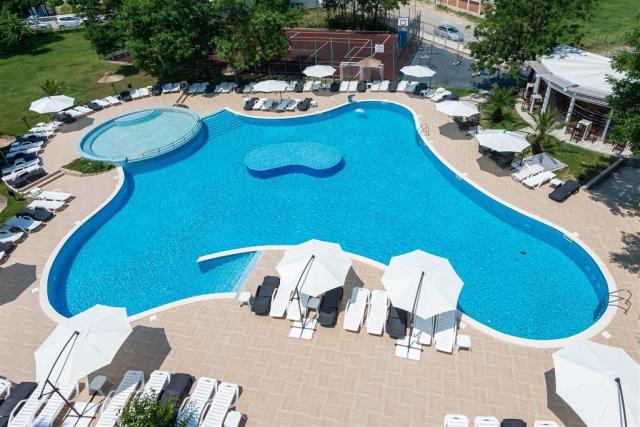 Hotel Belitsa - bazén - letecký a  autobusový zájazd CK  - Bulh