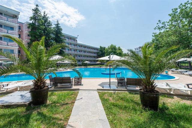 Hotel Belitsa - bazén - letecký a  autobusový zájazd CK  - Bulh