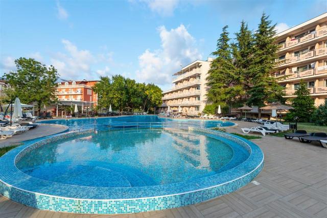 Hotel Belitsa - bazén - letecký a  autobusový zájazd CK  - Bulh