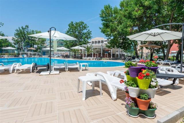 Hotel Belitsa - bazén - letecký a  autobusový zájazd CK  - Bulh
