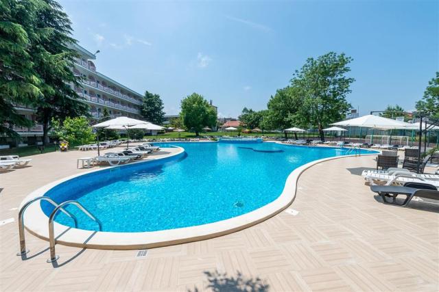Hotel Belitsa - bazén - letecký a  autobusový zájazd CK  - Bulh