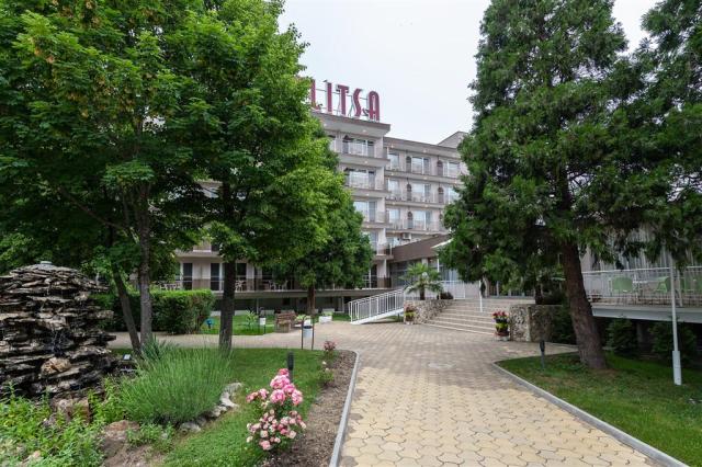 Hotel Belitsa - záhrada - letecký a  autobusový zájazd CK  - Bu