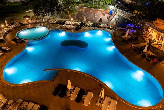 Hotel Belitsa - bazén - letecký a  autobusový zájazd CK  - Bulh