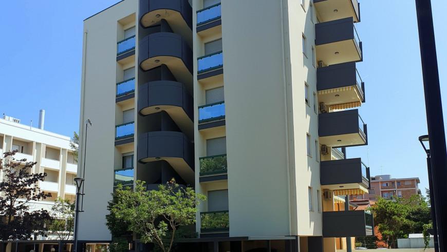 apartmánový dom Laura s bazénom v blízkosti kúpeľov, zájazdy au