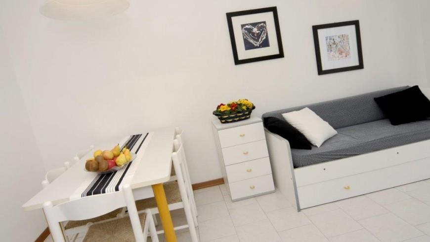 apartmánový dom Laura s bazénom v blízkosti kúpeľov, zájazdy au