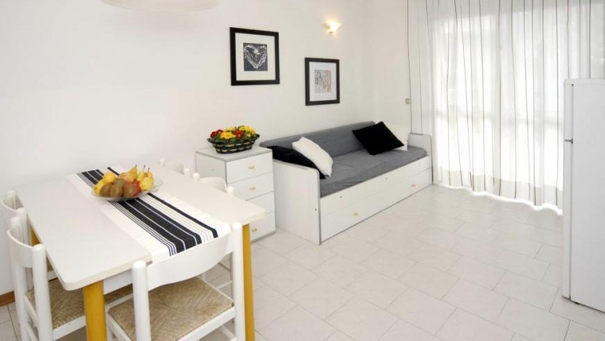 apartmánový dom Laura s bazénom v blízkosti kúpeľov, zájazdy au