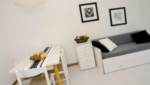 apartmánový dom Laura s bazénom v blízkosti kúpeľov, zájazdy au