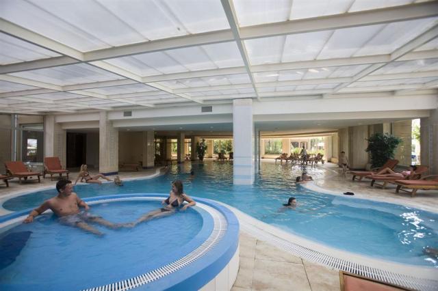 Terrace Hotel - vnútorný bazén - letecký zájazd od CK  - Tureck