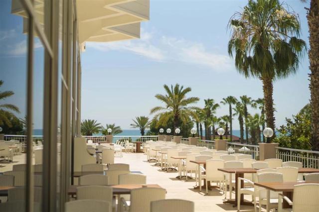 Terrace Hotel - reštaurácia s vonkajším sedením - letecký zájaz