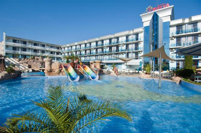 hotel Kotva - bazén - letecký a autobusový zájazd CK  - Slnečné