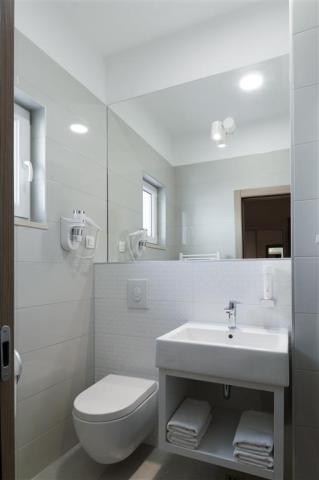 Penzión Rogač - kúpeľňa - autobusový zájazd CK  - Chorvátsko, O