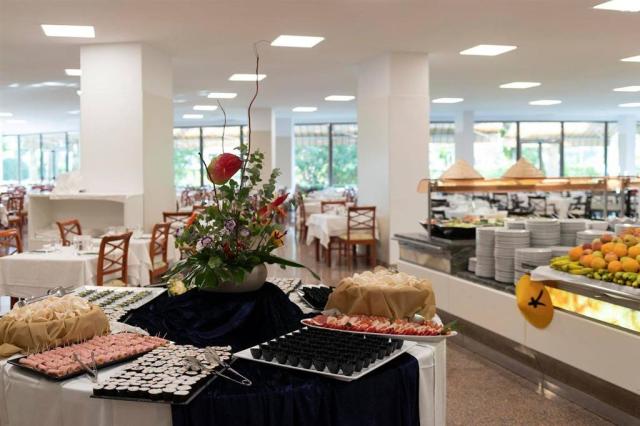 Letecký zájazd Malorka - hotel Beverly Playa - reštaurácia - le