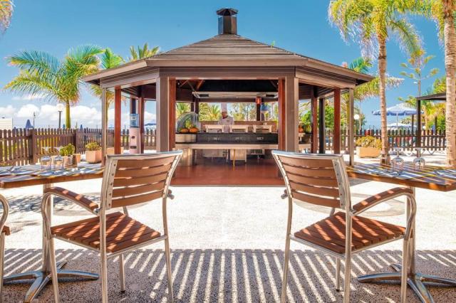 Hotel Grand Teguise Playa - bar - letecký zájazd CK  - Lanzarot