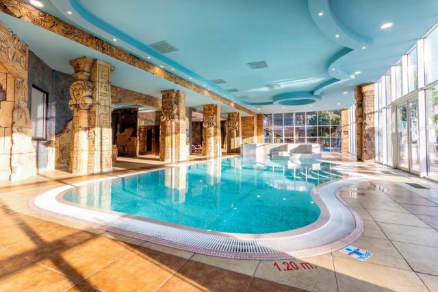 Imperial Resort - vnútorný bazén - letecký a autobusový zájazd 