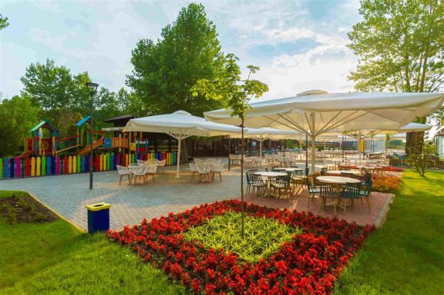 Imperial Resort - snack bar - letecký a autobusový zájazd CK  -