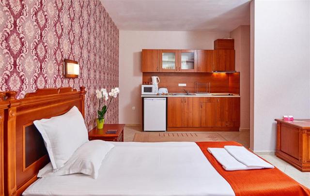 Hotel Karolina - izba - letecký a autobusový zájazd CK  - Bulha