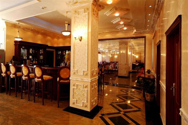 Hotel Karolina - bar - letecký a autobusový zájazd CK  - Bulhar