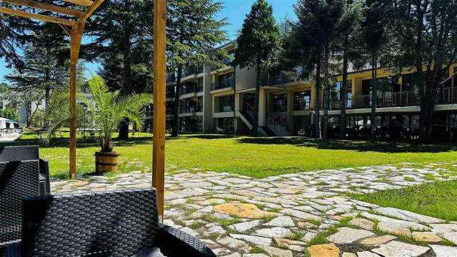 Queen Nelly Park - záhrada - letecky a autokarový zájazd s CK  