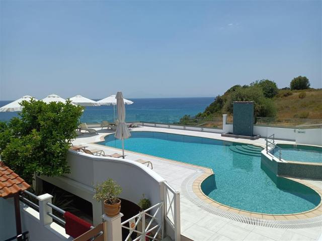 Hotel Antonios - bazén - letecký a autobusový zájazd CK  - Gréc