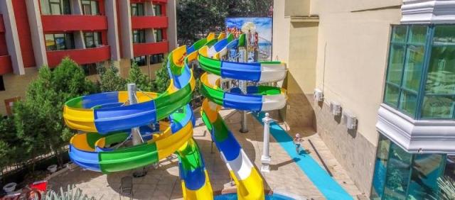 Hotel Planeta - tobogány - letecký a autobusová zájazd CK  - Bu
