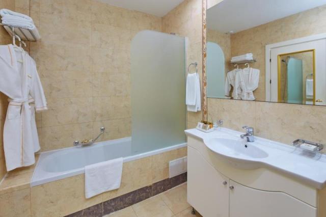 Hotel Planeta - kúpelňa - letecký a autobusová zájazd CK  - Bul