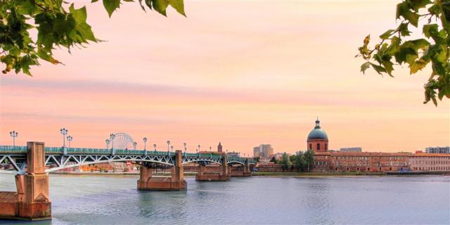 CK , Letecký poznávací zájazd, Mestá pod Pyrenejami, Toulouse