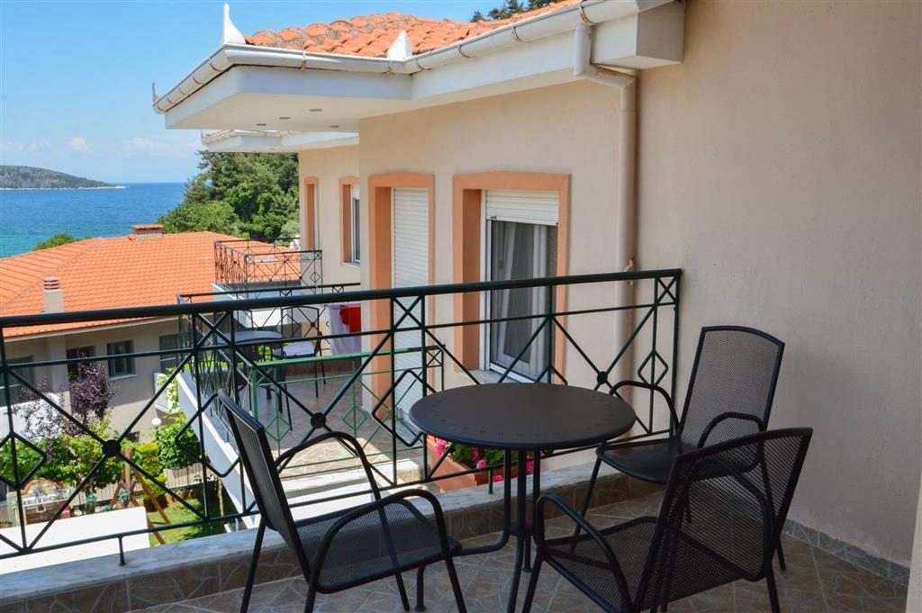 Apartmánový dom Vergina - balkón - autobusový zájazd CK - Gréc