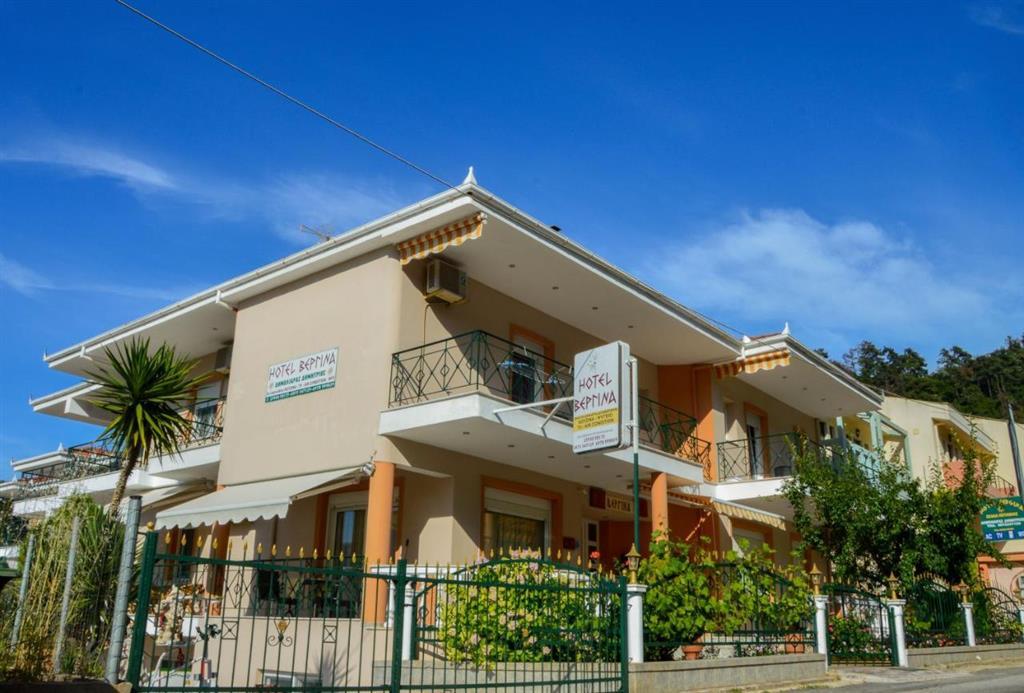 Apartmánový dom Vergina - exteriér - autobusový zájazd CK - Gr