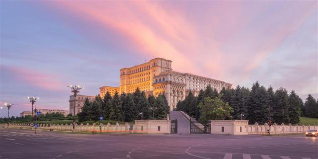 Poznávacie zájazdy CK , Bukurešť a rumunské prírodné unikáty, B