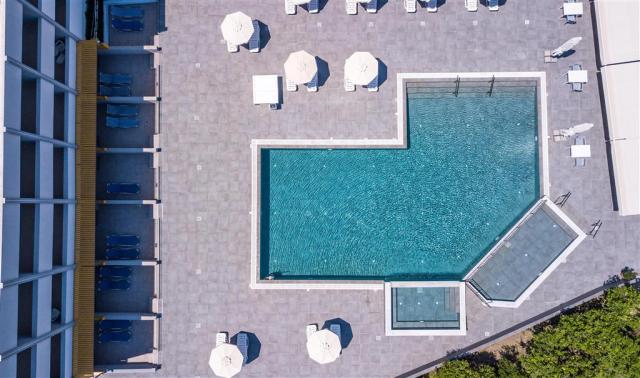 Hotel Tsampika - bazén - letecký zájazd CK  - Faliraki, Rodos