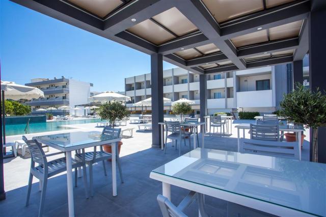 Hotel Tsampika - bar - letecký zájazd CK  - Faliraki, Rodos