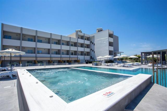 Hotel Tsampika - bazén - letecký zájazd CK  - Faliraki, Rodos