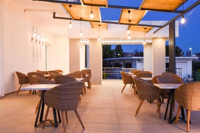 Hotel Tsampika - bar - letecký zájazd CK  - Faliraki, Rodos