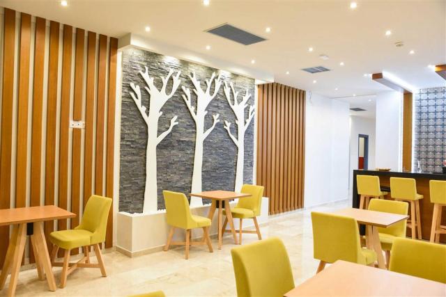 Hotel Tsampika - bar - letecký zájazd CK  - Faliraki, Rodos